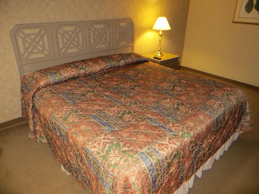 The Mariner Motel Green Bay Room photo